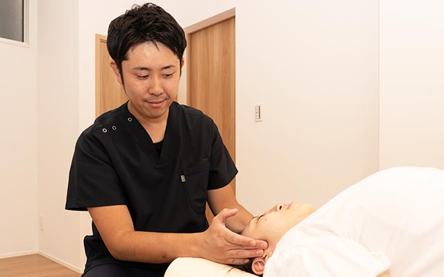 こくあ接骨院の施術風景
